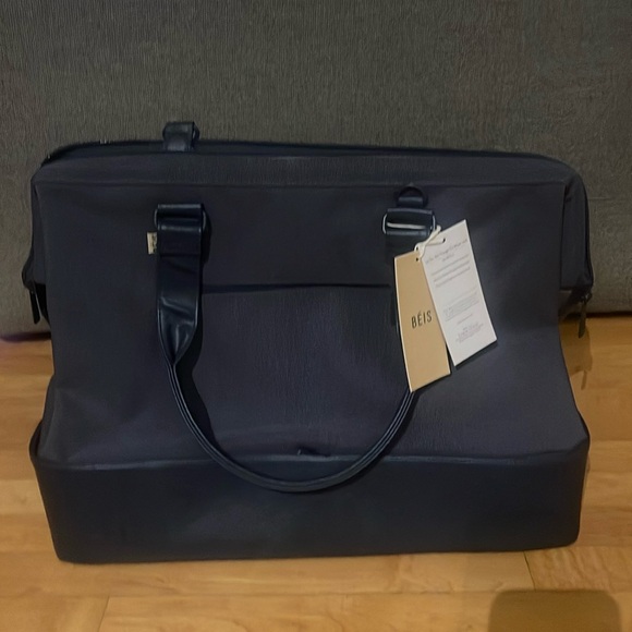 Beis Weekender Bag - Picture 2 of 9